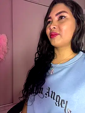 Snapshot of EmilyZuits chatting on November 22, 9:58 pm EmilyZuits online show from November 22, 9:58 pm