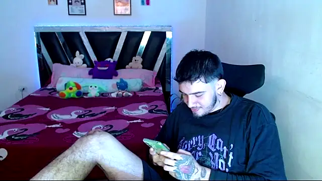Snapshot of Sebasxxl12 chatting on June 7, 12:15 am Sebasxxl12 online show from June 7, 12:15 am