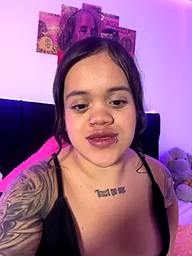 Snapshot of Sussyroxxx chatting on November 27, 6:04 am Sussyroxxx online show from November 27, 6:04 am