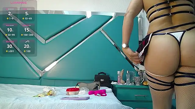 chloe  Jones  online show from April 7, 12:49 pm