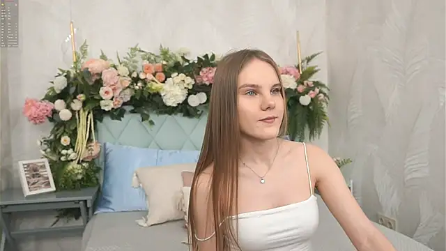 Lili Lohan online show from March 15, 5:02 am