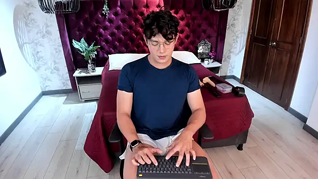 Snapshot of DyllanCooper chatting on November 7, 12:05 pm DyllanCooper online show from November 7, 12:05 pm