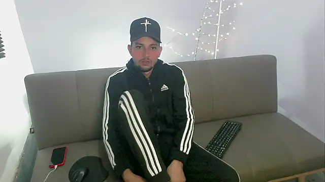 Snapshot of Bulls_23_ chatting on October 13, 12:49 pm Bulls 23 online show from October 13, 12:49 pm