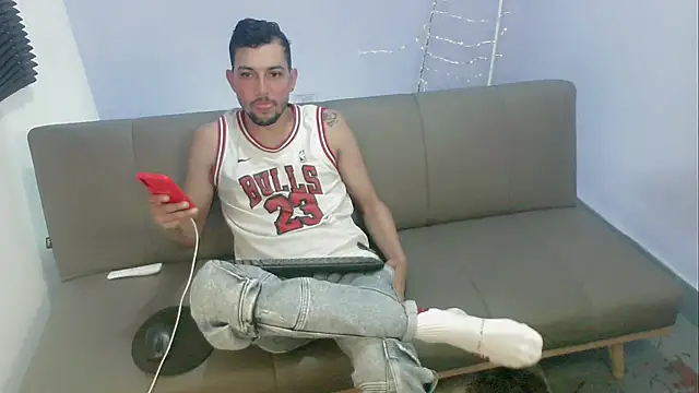 Snapshot of Bulls_23_ chatting on October 16, 12:06 pm Bulls 23 online show from October 16, 12:06 pm