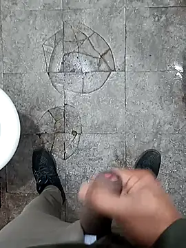 Snapshot of SlipperyRebound0 chatting on November 18, 3:05 pm SlipperyRebound0 online show from November 18, 3:05 pm