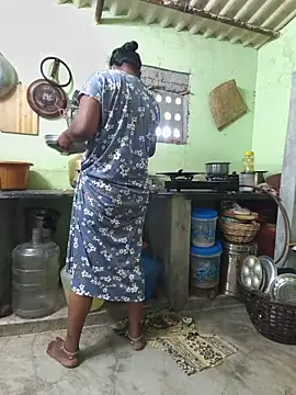 Snapshot of Tamilselviroja- chatting on May 20, 3:56 am Tamilselviroja- online show from May 20, 3:56 am