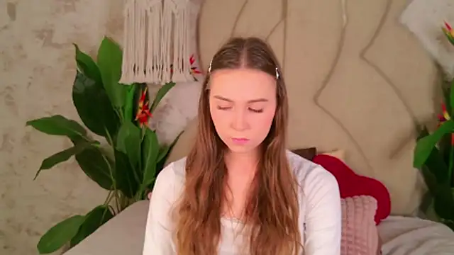 OliviaLay online show from November 14, 11:20 am