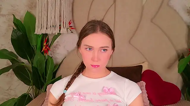 OliviaLay online show from November 16, 6:19 am