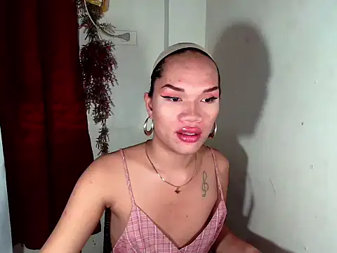 Snapshot of amandareddragon chatting on October 25, 5:15 am amandareddragon online show from October 25, 5:15 am