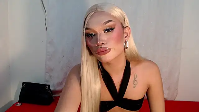 Snapshot of amandareddragon chatting on November 8, 10:15 am amandareddragon online show from November 8, 10:15 am