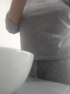 sexyguenda online show from November 8, 8:25 am