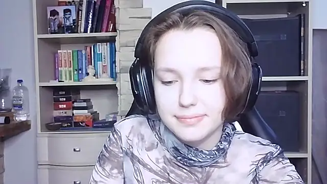 Snapshot of Diana-back chatting on October 26, 6:19 am Diana-back online show from October 26, 6:19 am