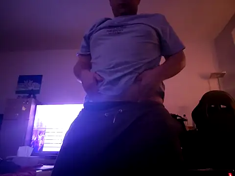 Snapshot of stivi2526 chatting on December 17, 9:43 pm stivi2526 online show from December 17, 9:43 pm