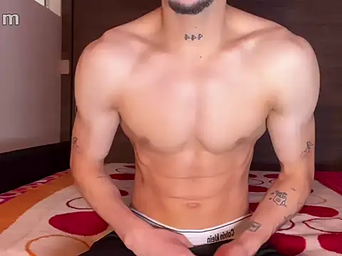 strongManLatino online show from May 23, 4:44 pm