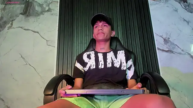 Snapshot of milo_crave chatting on October 1, 12:44 pm milo crave online show from October 1, 12:44 pm