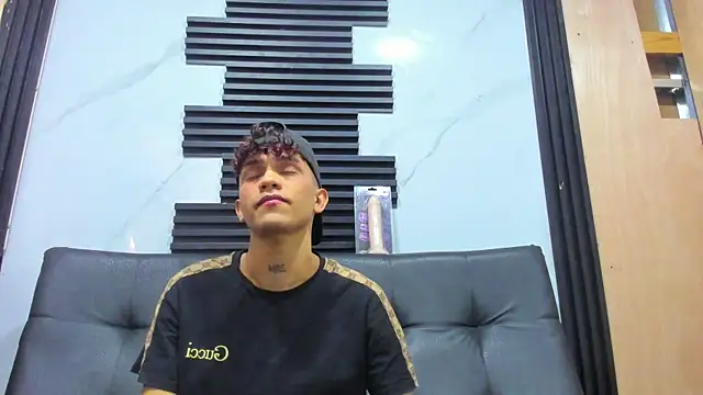 Snapshot of milo_crave chatting on October 7, 12:57 pm milo crave online show from October 7, 12:57 pm