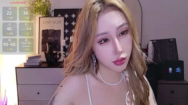 Snapshot of funnygirl0929 chatting on December 17, 4:02 pm funnygirl0929 online show from December 17, 4:02 pm