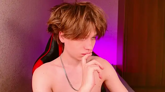 Snapshot of jeffreyue chatting on October 18, 1:12 pm jeffreyue online show from October 18, 1:12 pm