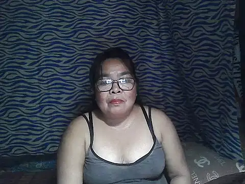 Snapshot of cris_tita chatting on February 1, 1:53 pm cris tita online show from February 1, 1:53 pm