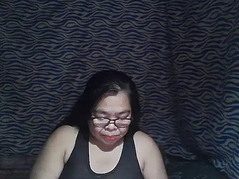 Snapshot of cris_tita chatting on February 10, 2:04 am cris tita online show from February 10, 2:04 am