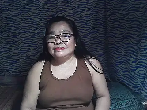 Snapshot of cris_tita chatting on February 11, 12:32 pm cris tita online show from February 11, 12:32 pm