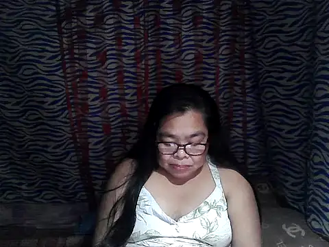 Snapshot of cris_tita chatting on February 16, 1:40 pm cris tita online show from February 16, 1:40 pm