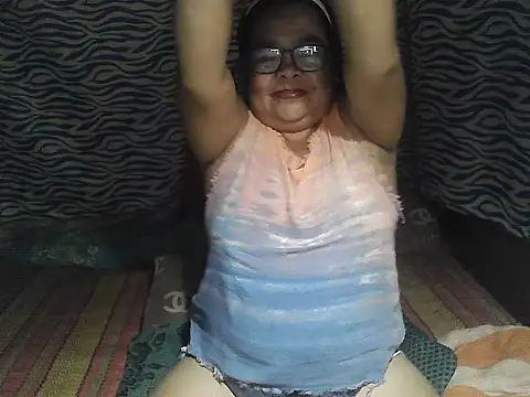 Snapshot of cris_tita chatting on February 20, 1:11 pm cris tita online show from February 20, 1:11 pm