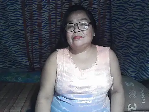 Snapshot of cris_tita chatting on February 22, 4:27 pm cris tita online show from February 22, 4:27 pm