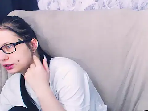 Snapshot of VenomDoll chatting on May 2, 7:08 pm VenomDoll online show from May 2, 7:08 pm