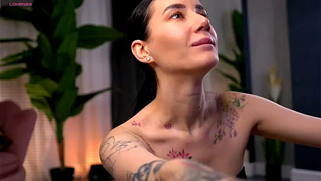 SerenaVelour online show from November 27, 11:01 am