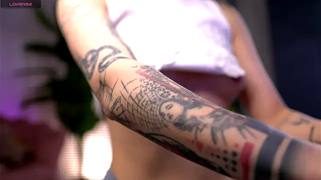 SerenaVelour online show from November 29, 2:31 pm