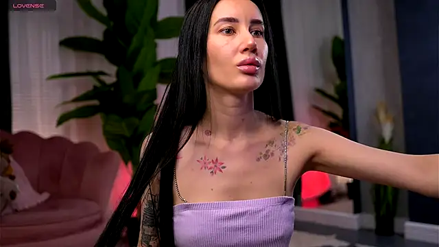 SerenaVelour online show from December 2, 11:59 am