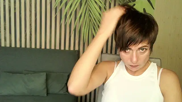 Snapshot of Ashley_Brookss chatting on October 18, 6:48 am Ashley Brookss online show from October 18, 6:48 am