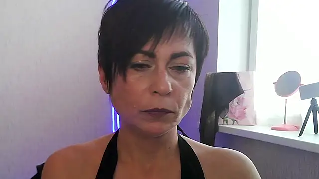 Snapshot of Ashley_Brookss chatting on November 11, 9:42 am Ashley Brookss online show from November 11, 9:42 am