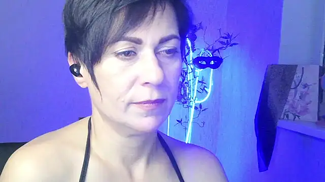 Snapshot of Ashley_Brookss chatting on November 11, 9:48 pm Ashley Brookss online show from November 11, 9:48 pm