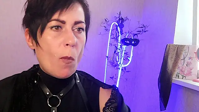 Snapshot of Ashley_Brookss chatting on November 12, 10:48 am Ashley Brookss online show from November 12, 10:48 am