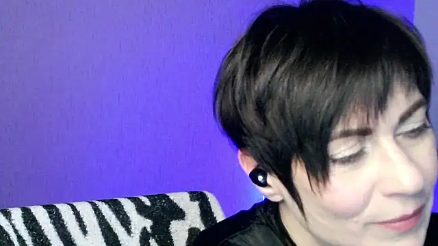 Snapshot of Ashley_Brookss chatting on November 28, 4:53 pm Ashley Brookss online show from November 28, 4:53 pm