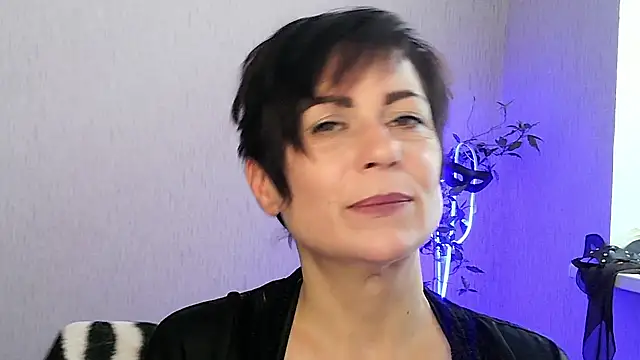 Snapshot of Ashley_Brookss chatting on November 30, 8:07 am Ashley Brookss online show from November 30, 8:07 am