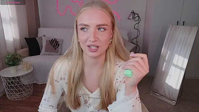 TessaGrays online show from March 15, 9:59 am