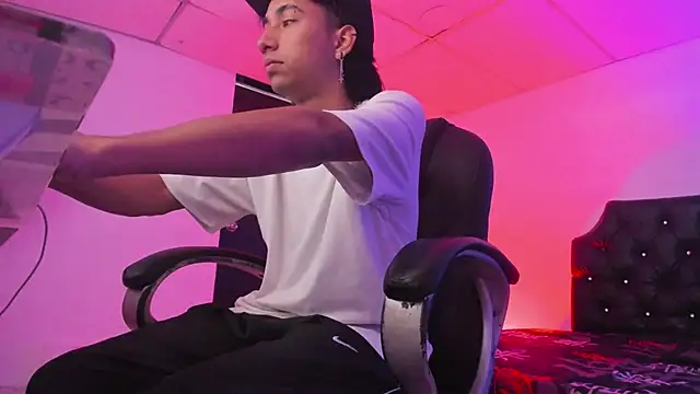 Austin Booy online show from October 18, 4:08 pm
