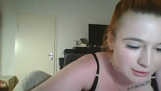 sexycurvy- online show from November 25, 9:15 pm