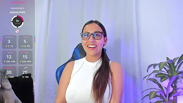 Snapshot of aleaa_x chatting on October 11, 12:10 am aleaa x online show from October 11, 12:10 am