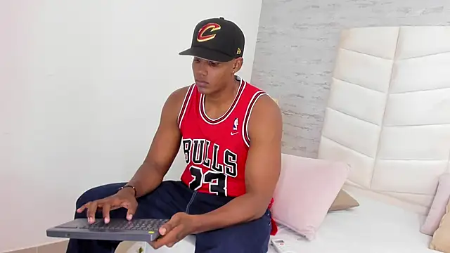 Snapshot of jax_black chatting on October 21, 7:03 pm jax black online show from October 21, 7:03 pm