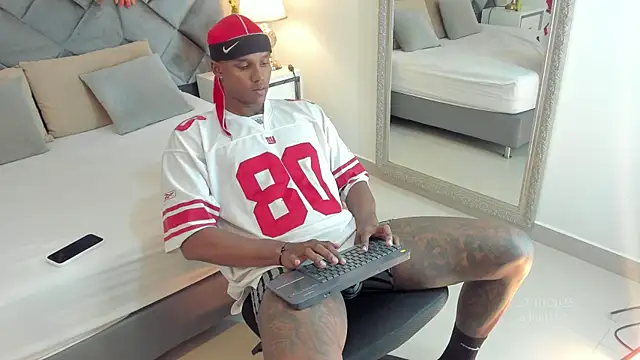 Snapshot of jax_black chatting on October 23, 7:23 pm jax black online show from October 23, 7:23 pm