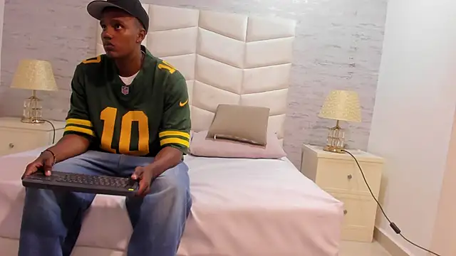 Snapshot of jax_black chatting on November 8, 7:01 pm jax black online show from November 8, 7:01 pm