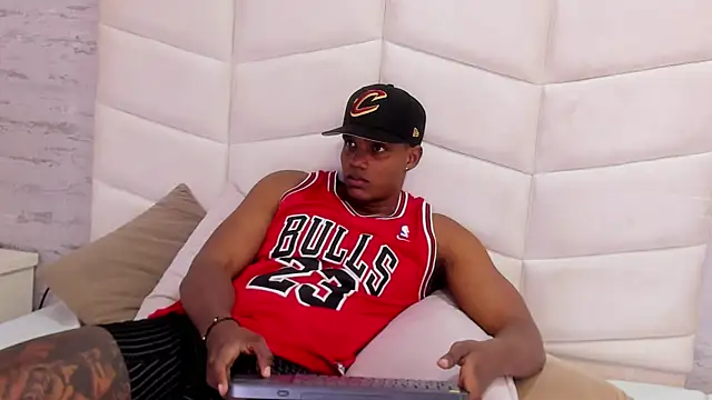 Snapshot of jax_black chatting on November 12, 7:13 pm jax black online show from November 12, 7:13 pm