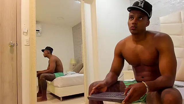 Snapshot of jax_black chatting on November 29, 7:39 pm jax black online show from November 29, 7:39 pm