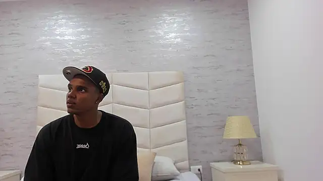 Snapshot of jax_black chatting on December 3, 7:23 pm jax black online show from December 3, 7:23 pm