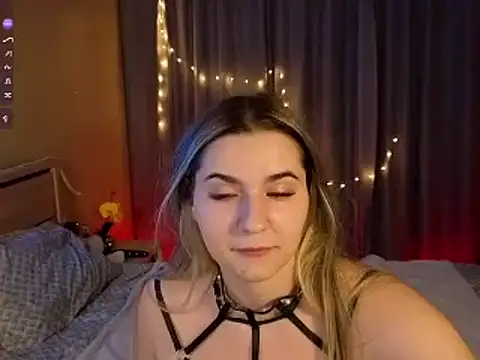 Snapshot of cutieblush chatting on November 26, 11:39 pm cutieblush online show from November 26, 11:39 pm