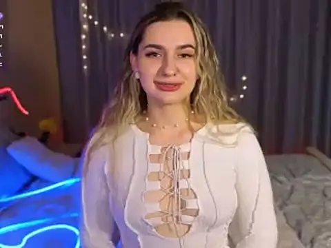 Snapshot of cutieblush chatting on December 2, 7:53 pm cutieblush online show from December 2, 7:53 pm